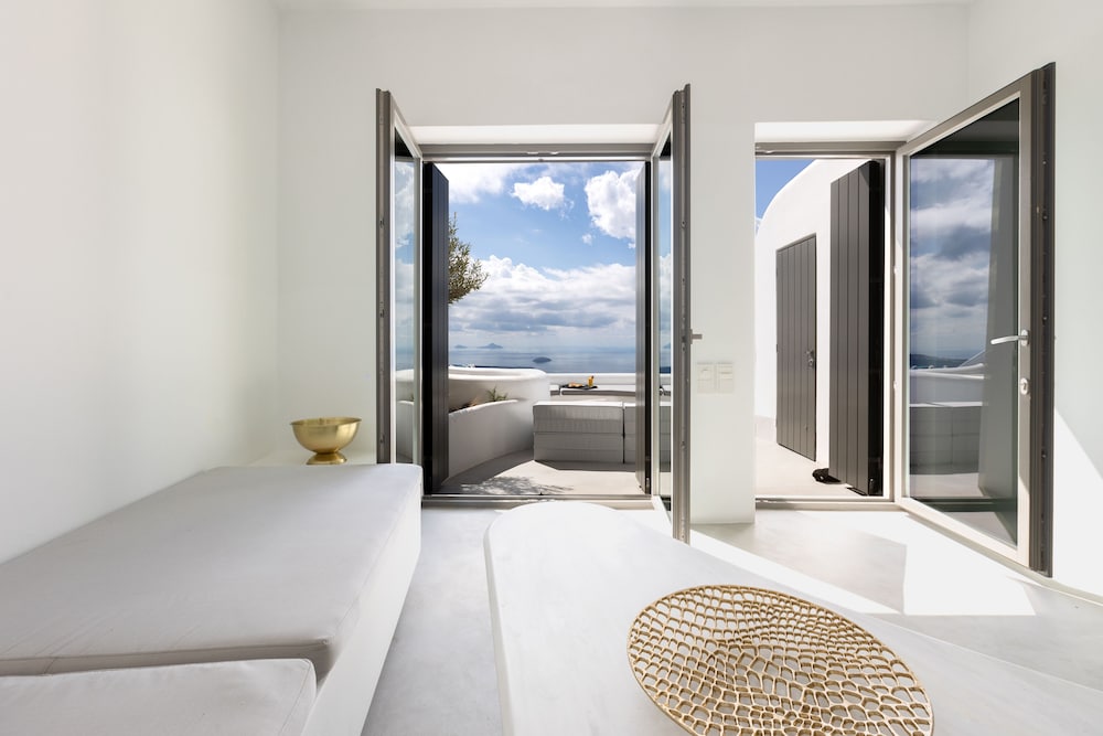 Heavens Edge by Mr and Mrs White — Hotel rooms in Imerovigli, South Aegean