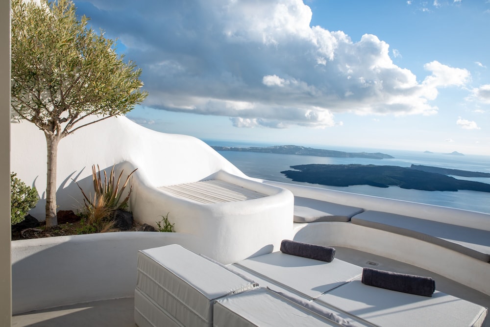 Heavens Edge by Mr and Mrs White — Hotel building in Imerovigli, South Aegean