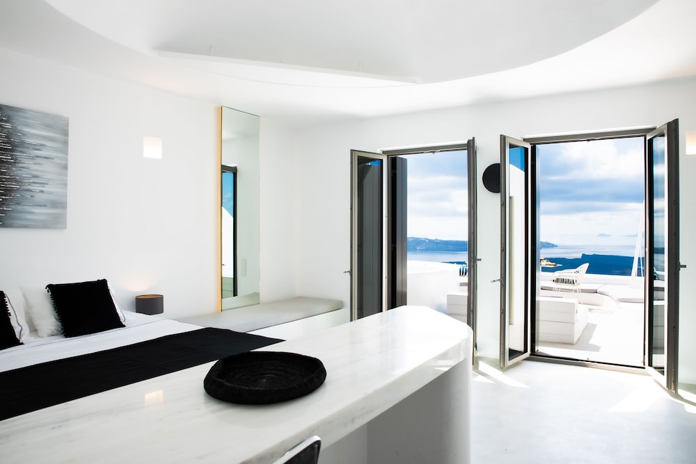 Heavens Edge by Mr and Mrs White — Hotel rooms in Imerovigli, South Aegean