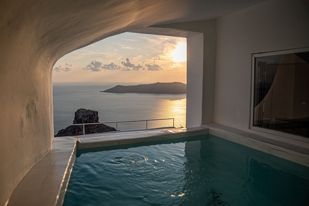Heavens Edge by Mr and Mrs White — Swimming pool in Imerovigli, South Aegean