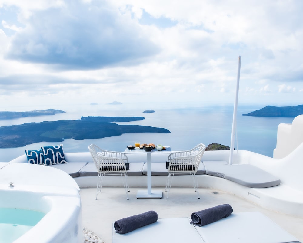 Heavens Edge by Mr and Mrs White — Swimming pool in Imerovigli, South Aegean