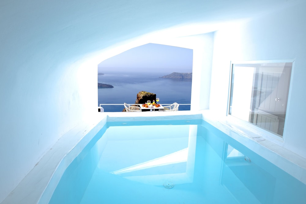 Heavens Edge by Mr and Mrs White — Swimming pool in Imerovigli, South Aegean