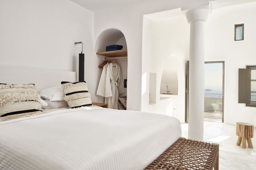 Heavens Edge by Mr and Mrs White — Hotel rooms in Imerovigli, South Aegean