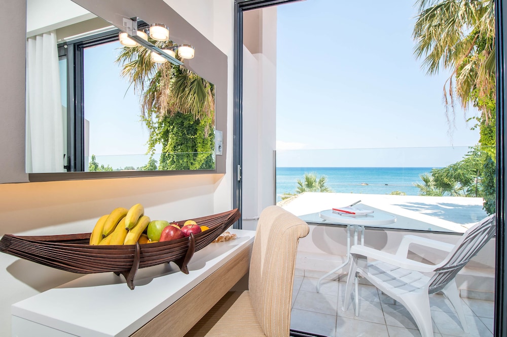 Lido Star Beach — Hotel rooms in Faliraki, South Aegean