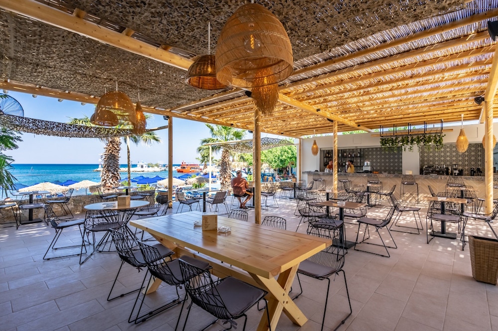 Lido Star Beach — Restaurant & bars in Faliraki, South Aegean