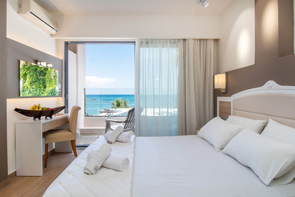Lido Star Beach — Hotel rooms in Faliraki, South Aegean