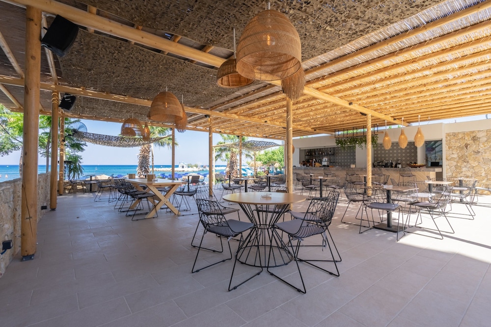 Lido Star Beach — Restaurant & bars in Faliraki, South Aegean
