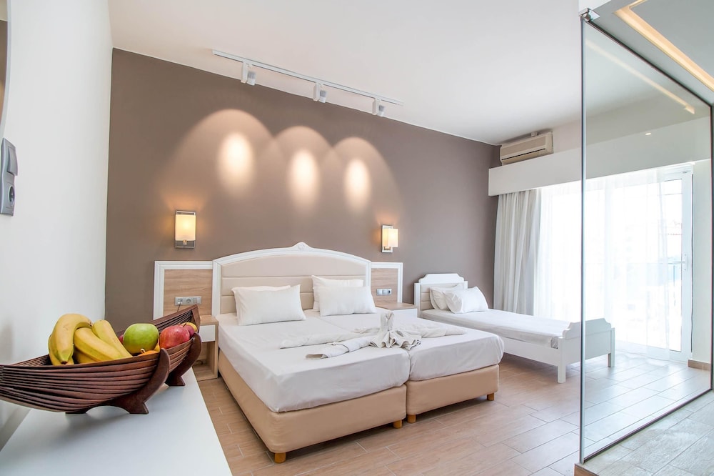 Lido Star Beach — Hotel rooms in Faliraki, South Aegean