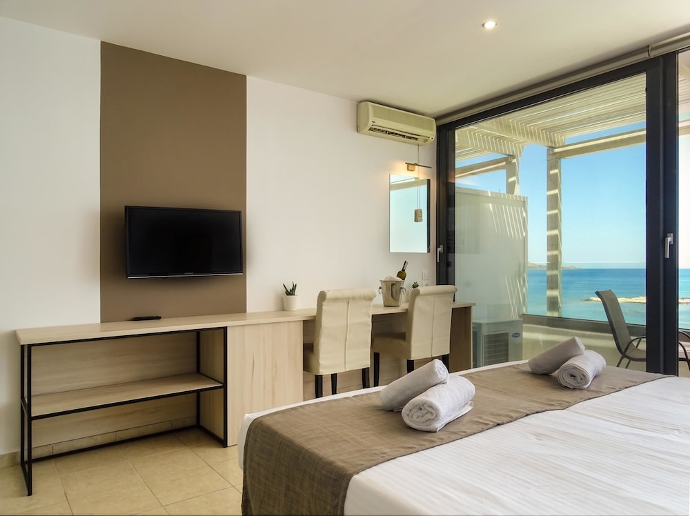 Lido Star Beach — Hotel rooms in Faliraki, South Aegean