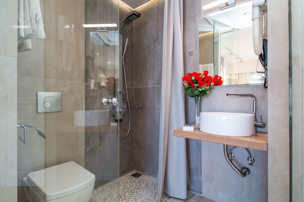 Lido Star Beach — Hotel rooms in Faliraki, South Aegean