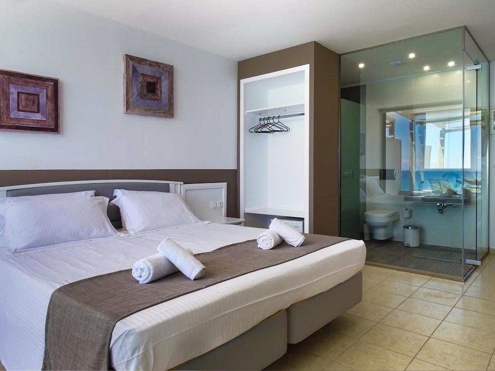 Lido Star Beach — Hotel rooms in Faliraki, South Aegean