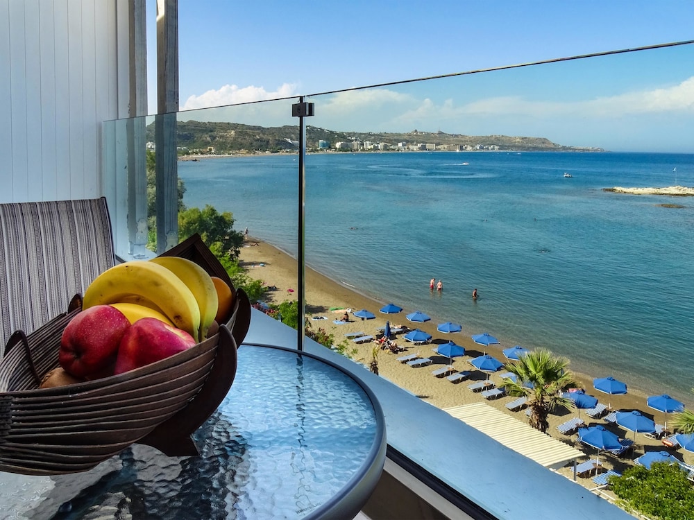 Lido Star Beach — Hotel rooms in Faliraki, South Aegean