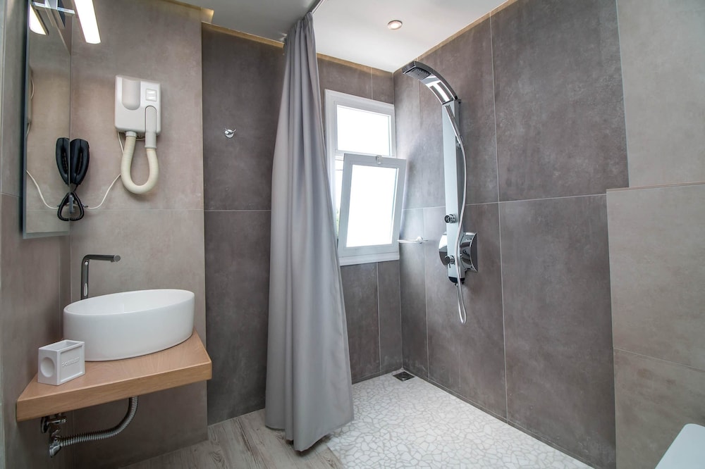Lido Star Beach — Hotel rooms in Faliraki, South Aegean