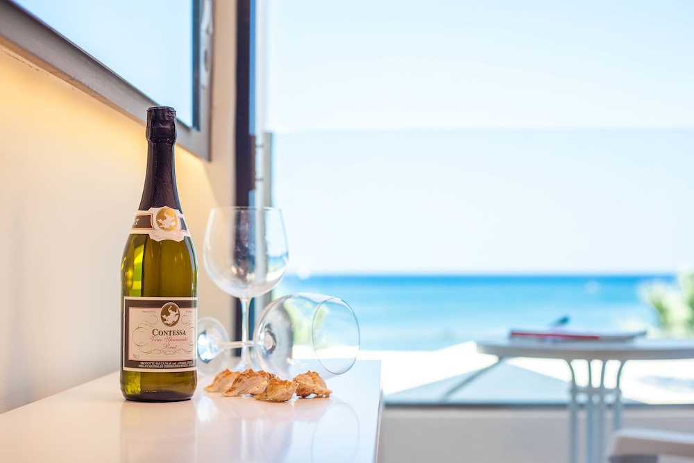 Lido Star Beach — Hotel rooms in Faliraki, South Aegean
