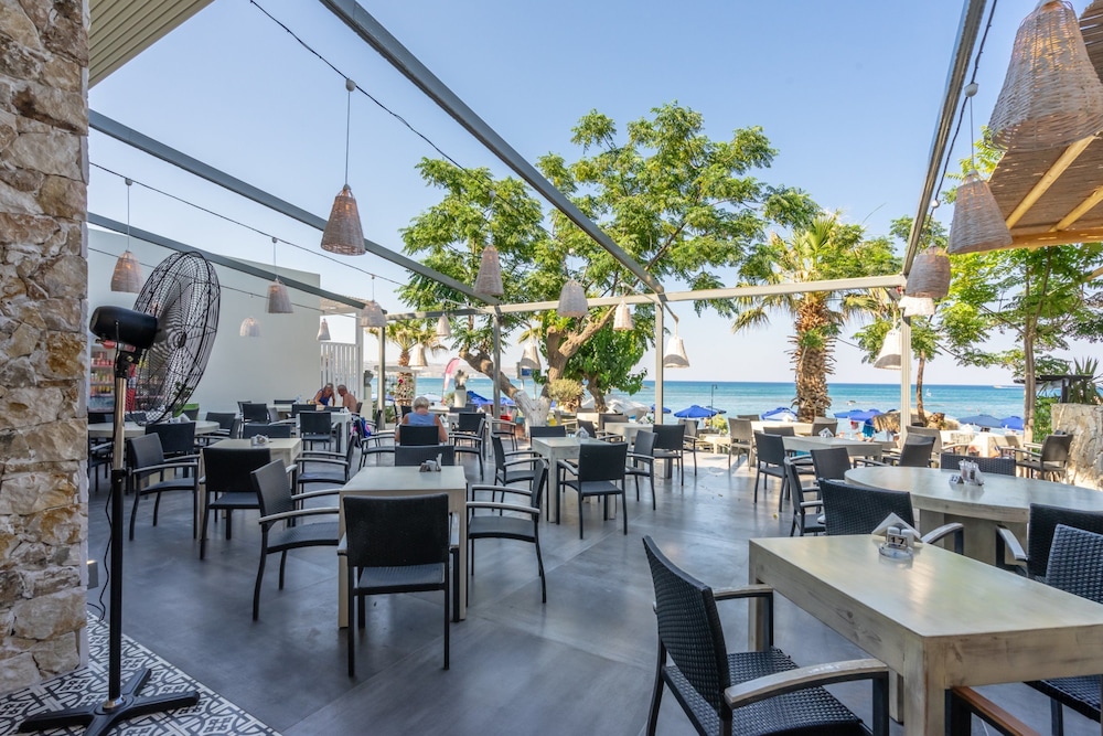 Lido Star Beach — Restaurant & bars in Faliraki, South Aegean