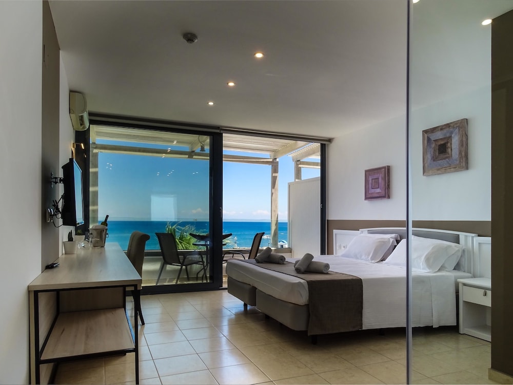 Lido Star Beach — Hotel rooms in Faliraki, South Aegean