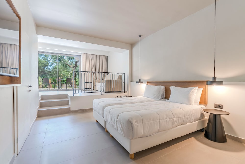 Iolida Corfu Resort by Smile Hotels — Hotel rooms in Dassia, Ionian Islands