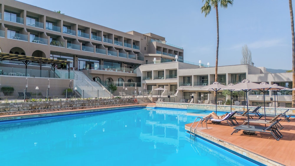 Iolida Corfu Resort by Smile Hotels — Swimming pool in Dassia, Ionian Islands