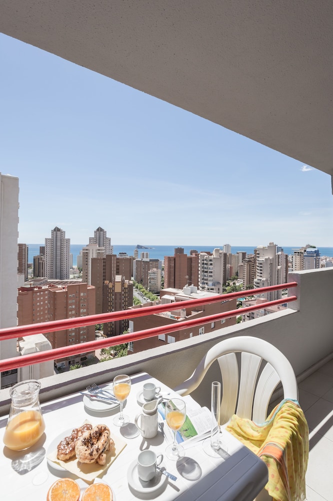 Pierre & Vacances Benidorm Levante  (Adults recommended) — Hotel rooms in Benidorm, Valencian Community
