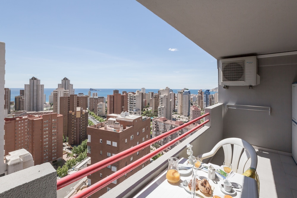 Pierre & Vacances Benidorm Levante  (Adults recommended) — Hotel rooms in Benidorm, Valencian Community