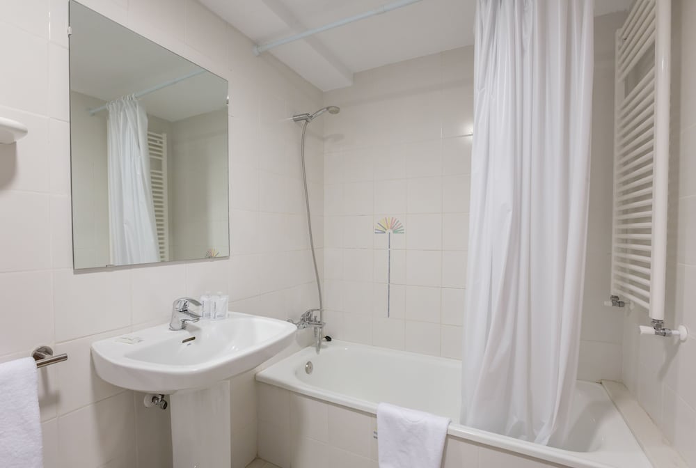 Pierre & Vacances Benidorm Levante  (Adults recommended) — Hotel rooms in Benidorm, Valencian Community