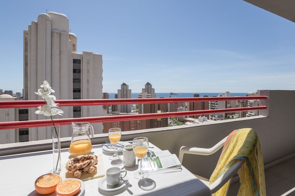 Pierre & Vacances Benidorm Levante  (Adults recommended) — Hotel rooms in Benidorm, Valencian Community