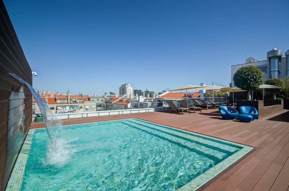 Jupiter Lisboa Hotel – Rooftop & Spa — Swimming pool in Lisbon, Lisboa