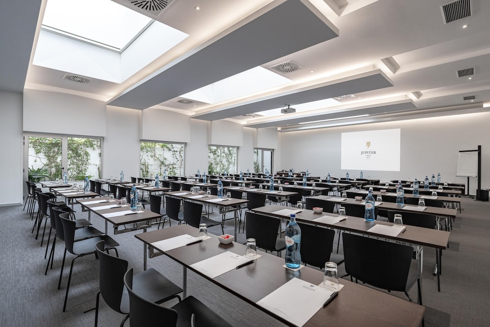 Jupiter Lisboa Hotel – Rooftop & Spa — Hotel building in Lisbon, Lisboa