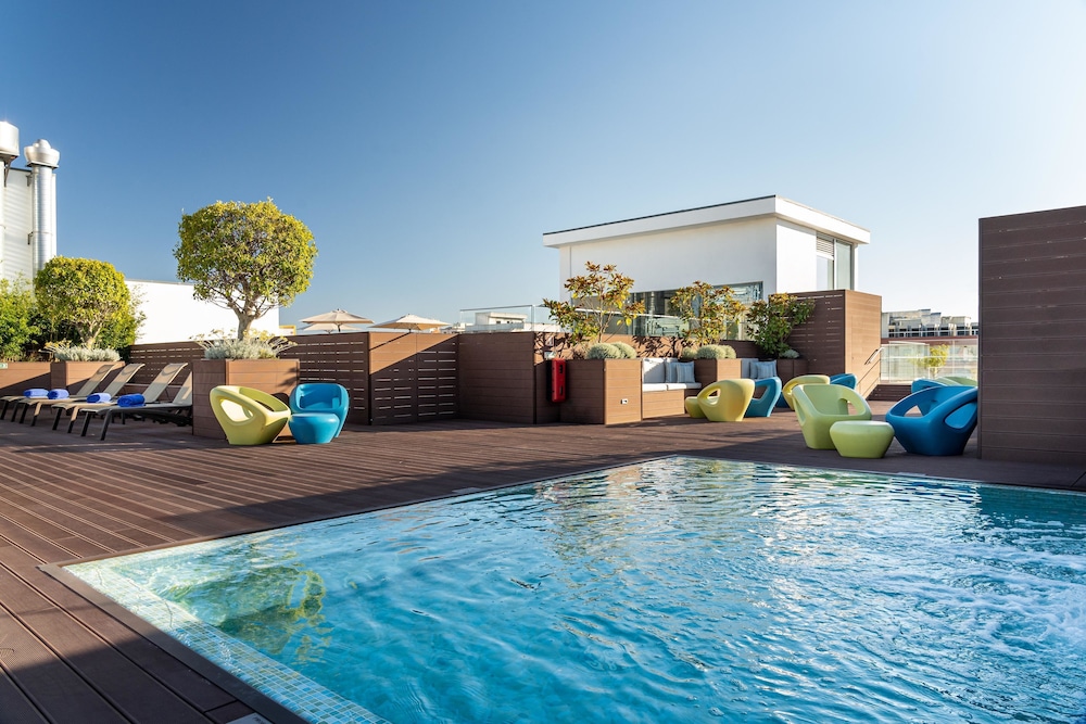 Jupiter Lisboa Hotel – Rooftop & Spa — Swimming pool in Lisbon, Lisboa