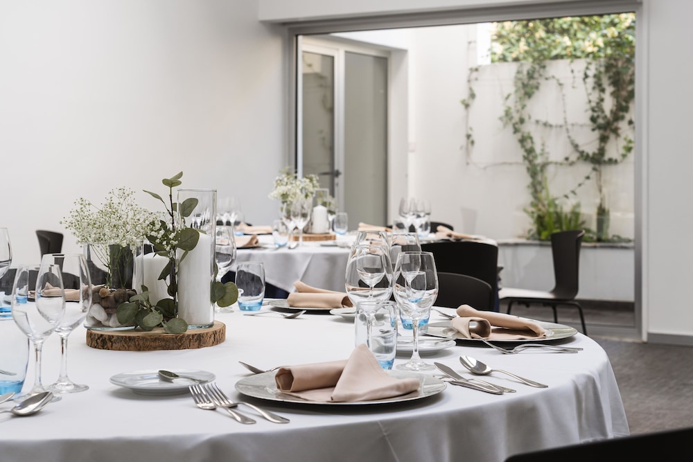 Jupiter Lisboa Hotel – Rooftop & Spa — Restaurant & bars in Lisbon, Lisboa
