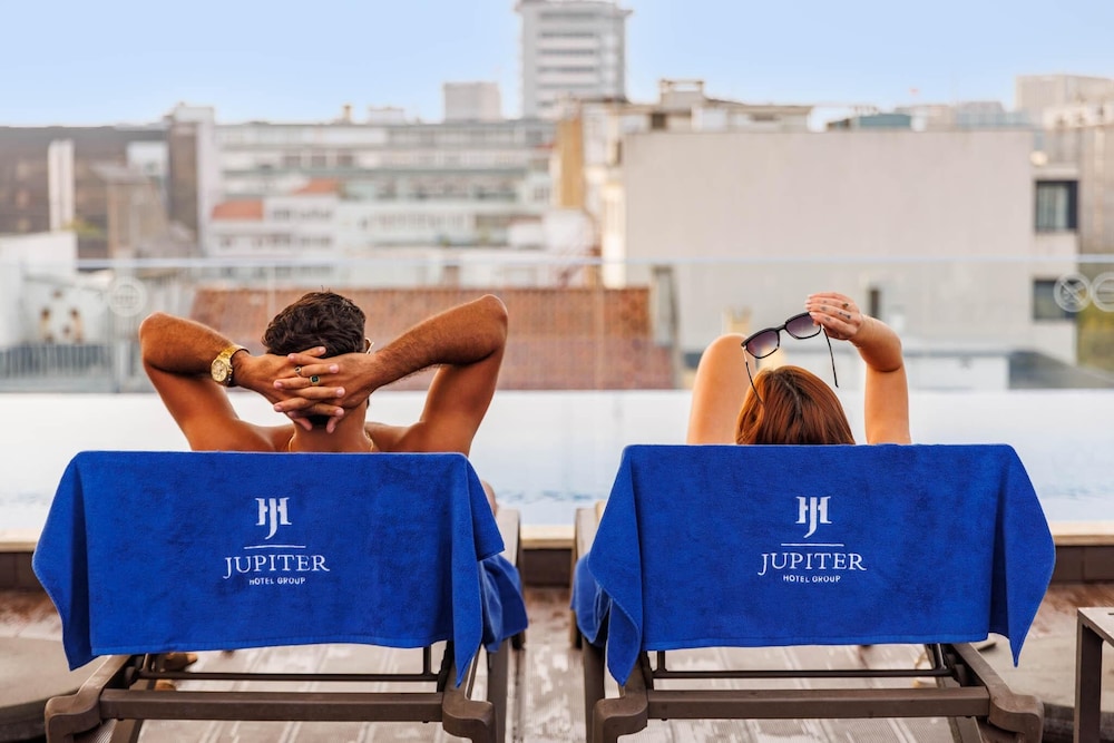 Jupiter Lisboa Hotel – Rooftop & Spa — Swimming pool in Lisbon, Lisboa