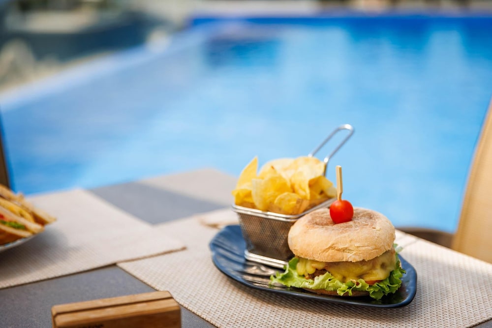 Jupiter Lisboa Hotel – Rooftop & Spa — Restaurant & bars in Lisbon, Lisboa