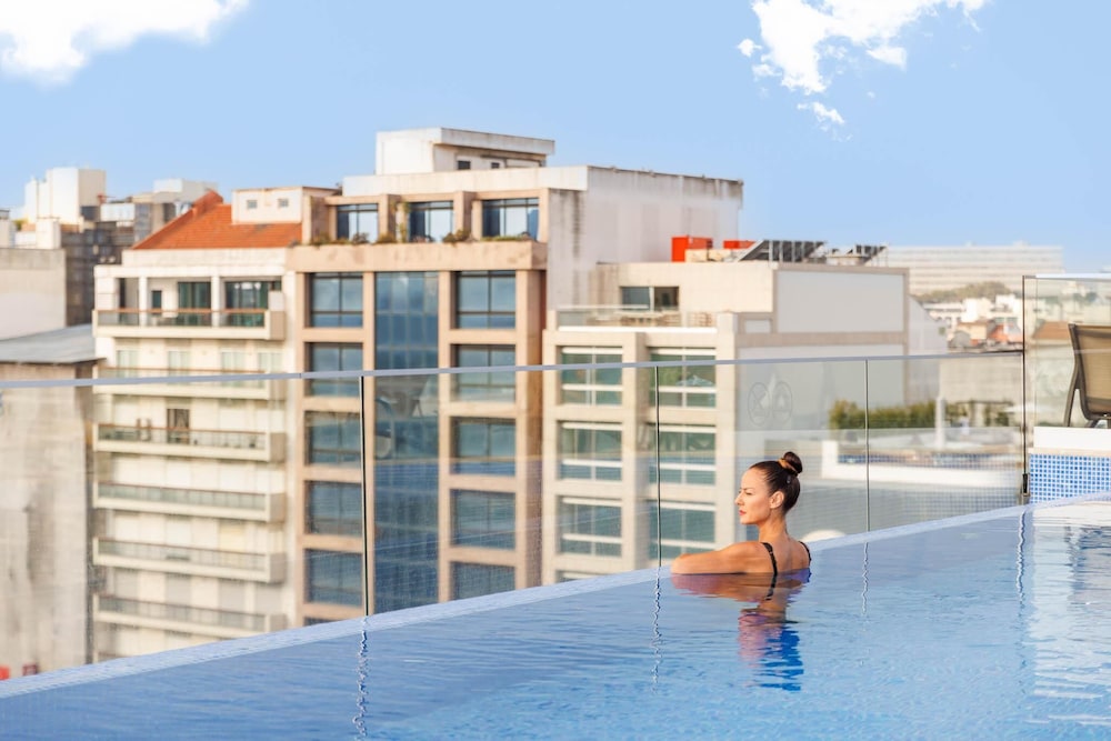 Jupiter Lisboa Hotel – Rooftop & Spa — Swimming pool in Lisbon, Lisboa