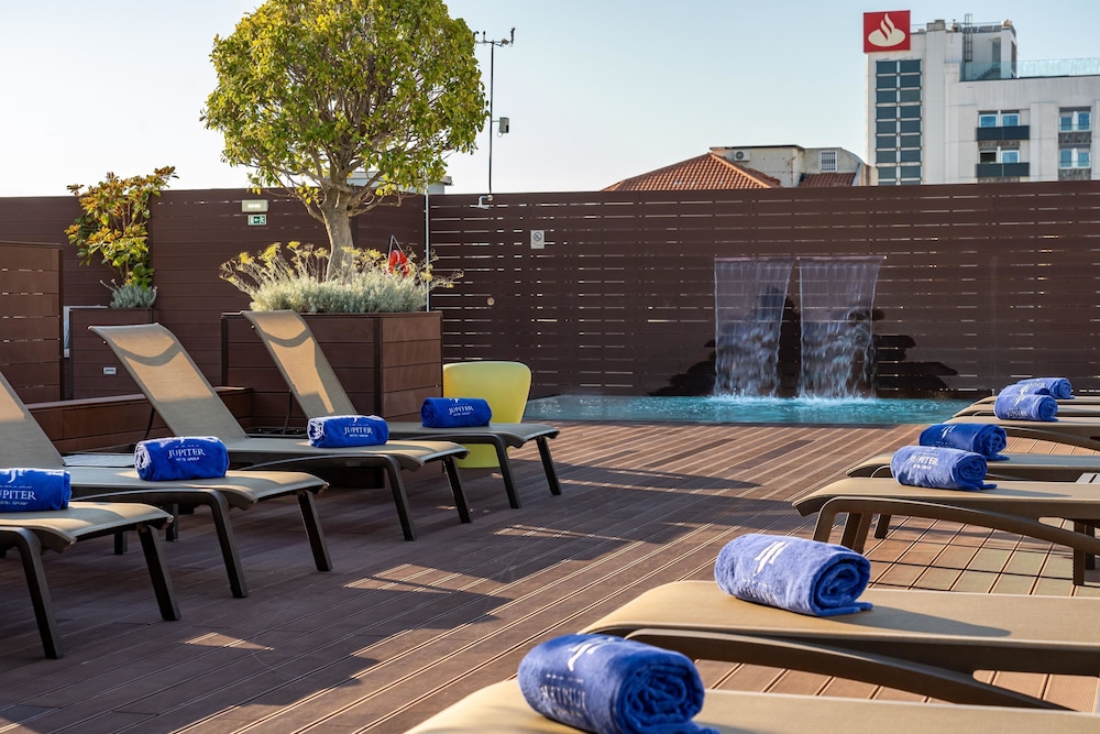 Jupiter Lisboa Hotel – Rooftop & Spa — Swimming pool in Lisbon, Lisboa