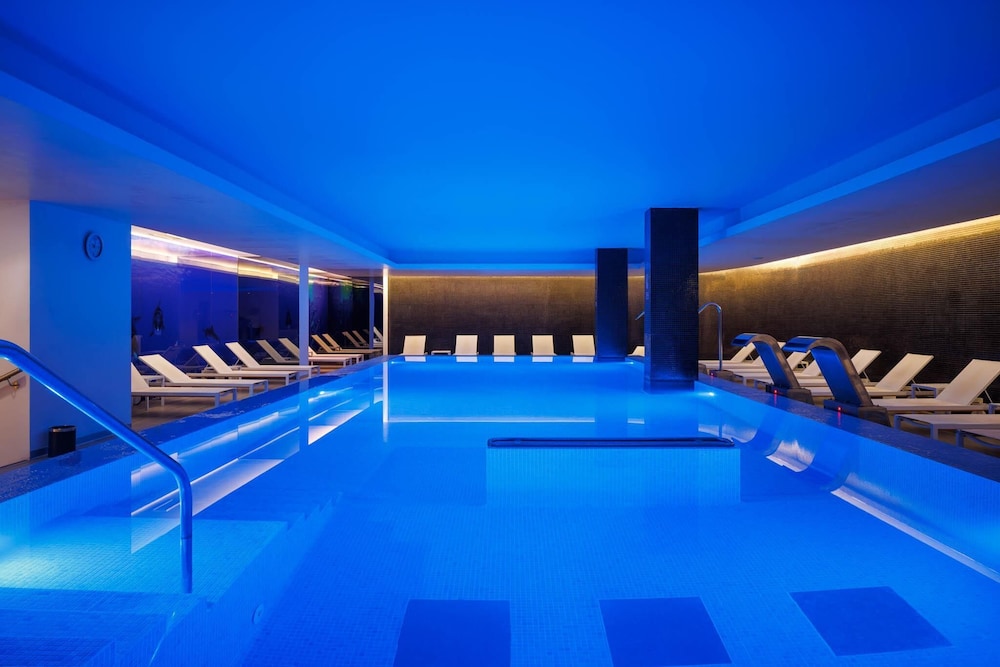 Jupiter Lisboa Hotel – Rooftop & Spa — Swimming pool in Lisbon, Lisboa