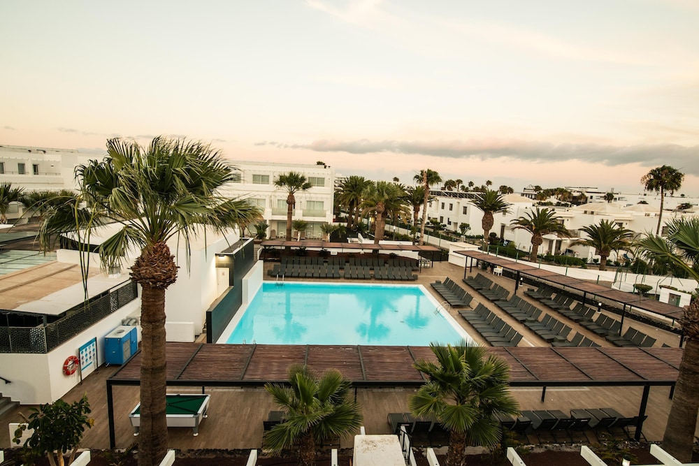 Aequora Lanzarote Suites