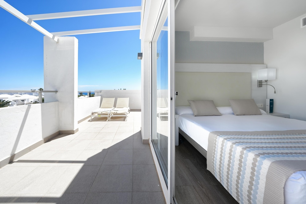 Aequora Lanzarote Suites — Hotel rooms in Puerto del Carmen, Canary Islands