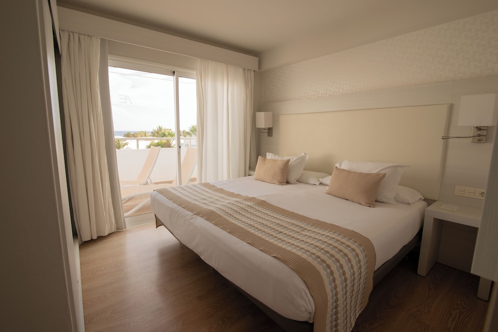 Aequora Lanzarote Suites — Hotel rooms in Puerto del Carmen, Canary Islands