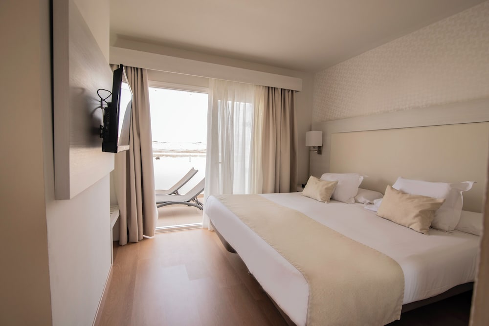 Aequora Lanzarote Suites — Hotel rooms in Puerto del Carmen, Canary Islands