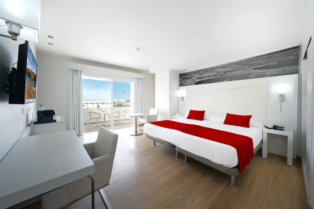 Aequora Lanzarote Suites — Hotel rooms in Puerto del Carmen, Canary Islands