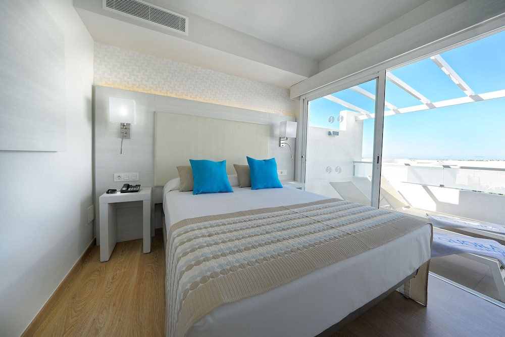 Aequora Lanzarote Suites — Hotel rooms in Puerto del Carmen, Canary Islands