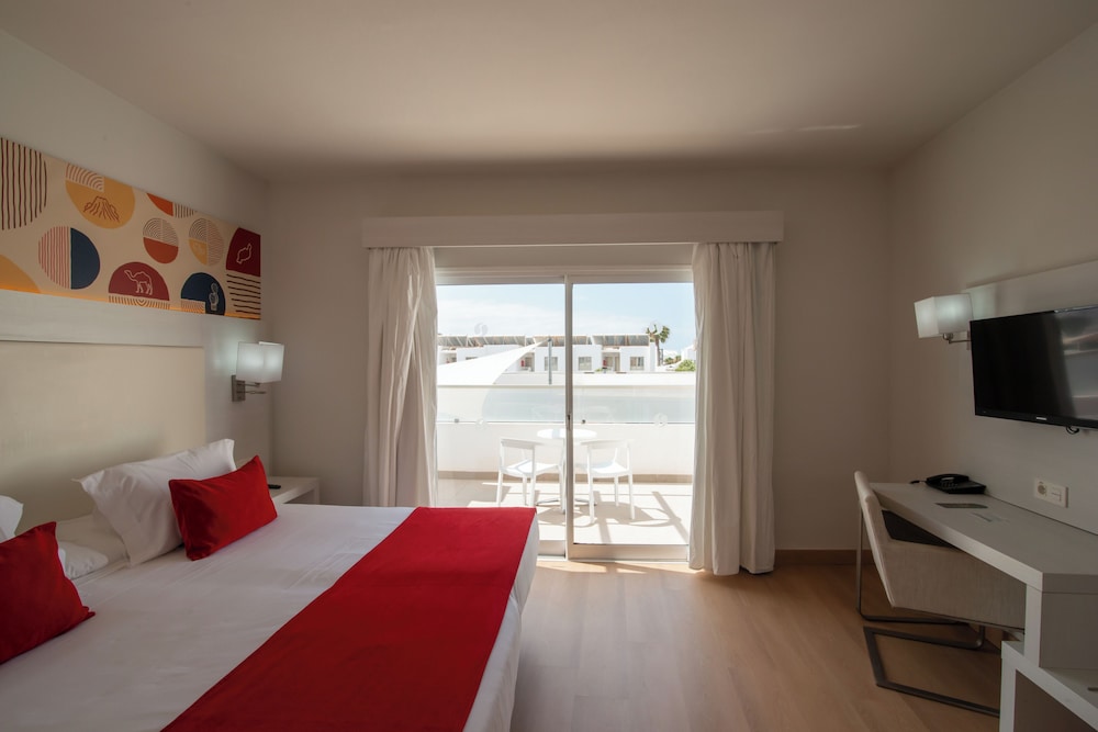Aequora Lanzarote Suites — Hotel rooms in Puerto del Carmen, Canary Islands