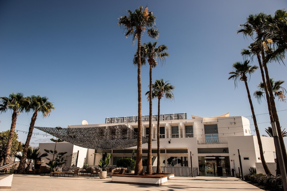 Aequora Lanzarote Suites — Hotel building in Puerto del Carmen, Canary Islands
