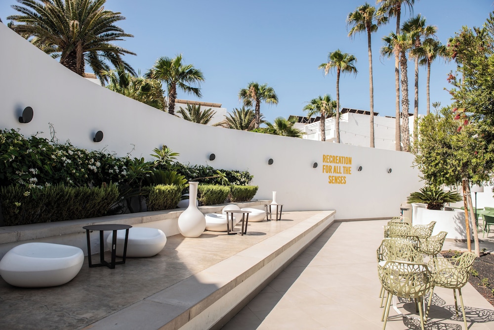 Aequora Lanzarote Suites — Hotel building in Puerto del Carmen, Canary Islands