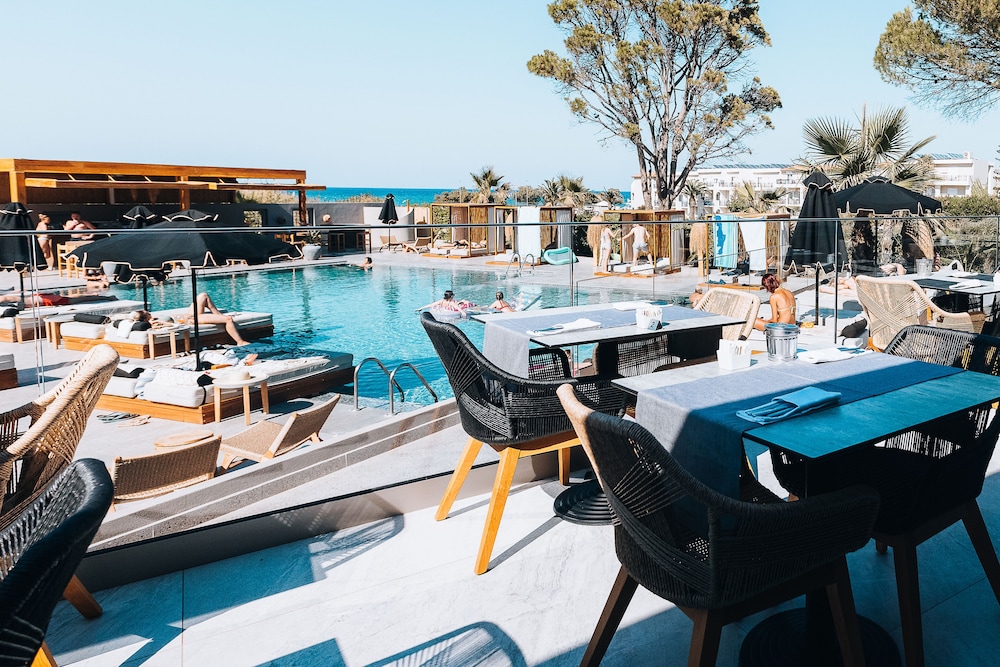 Eliros Mare Beachfront Poem Hotel — Swimming pool in Georgioupolis