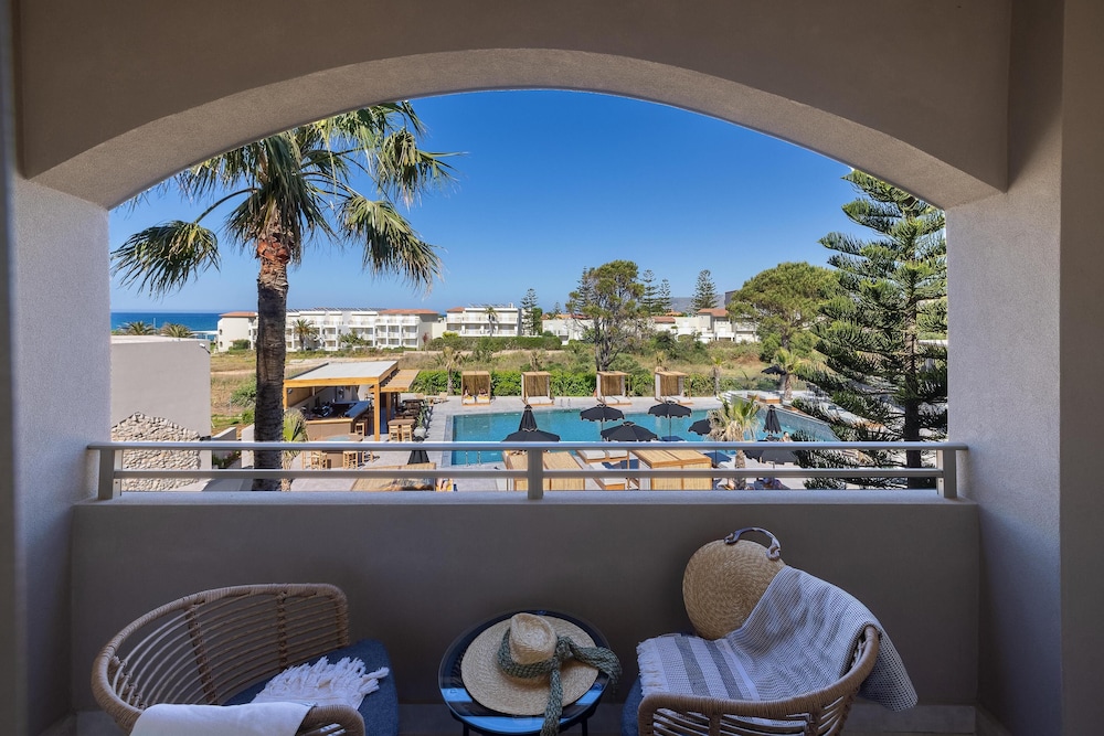Eliros Mare Beachfront Poem Hotel — Hotel rooms in Georgioupolis