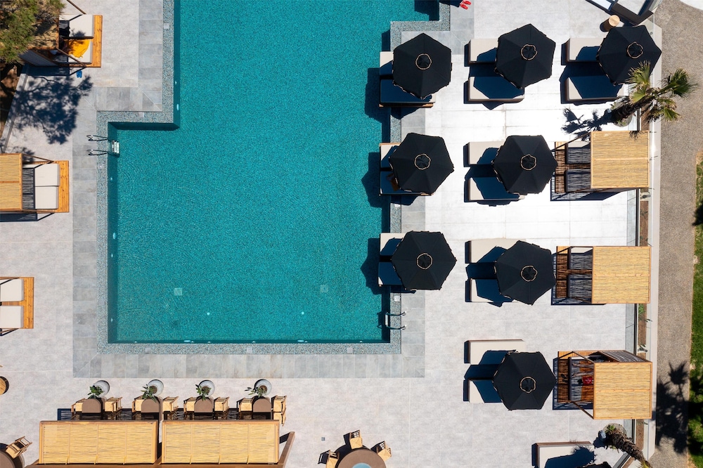 Eliros Mare Beachfront Poem Hotel — Swimming pool in Georgioupolis