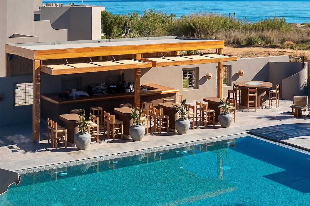 Eliros Mare Beachfront Poem Hotel — Swimming pool in Georgioupolis