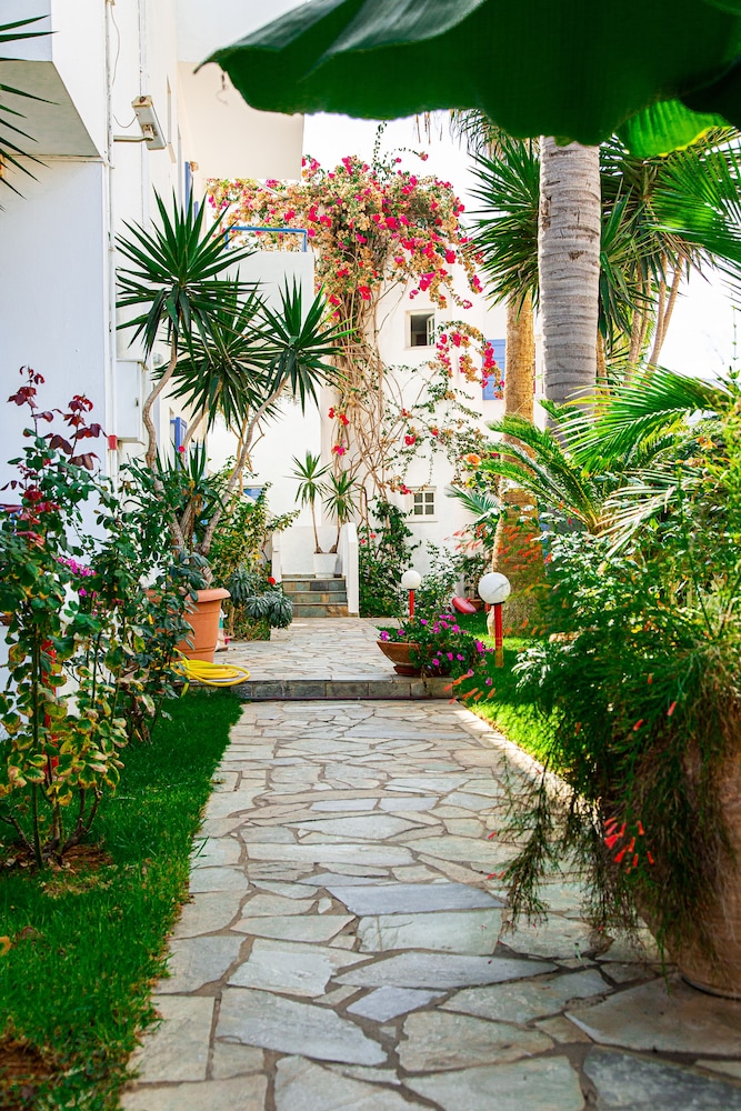 Galini Apartments — Hotel building in Malia
