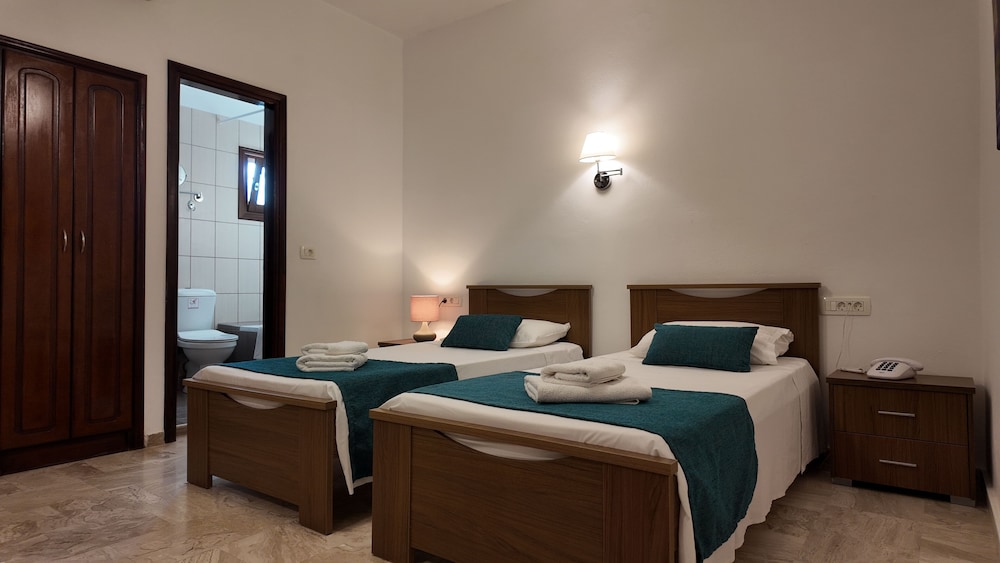 Marybill — Hotel rooms in Perissa, South Aegean